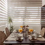 Point Ephemere Beachfront Apartamento