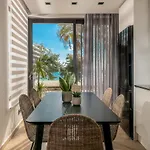 Point Ephemere Beachfront Apartamento *