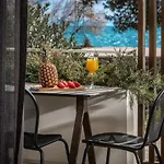 Point Ephemere Beachfront