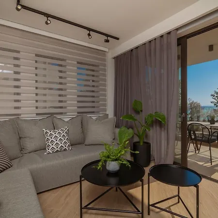 Apartment Point Ephemere Beachfront *