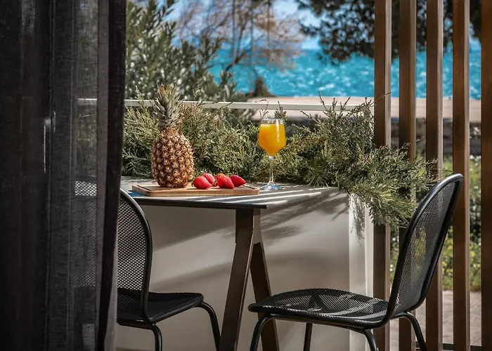 Point Ephemere Beachfront