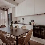 Point Ephemere Beachfront Апартаменты *