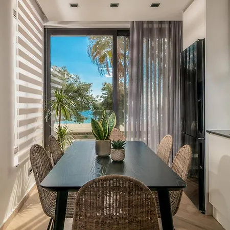Point Ephemere Beachfront Apartamento *
